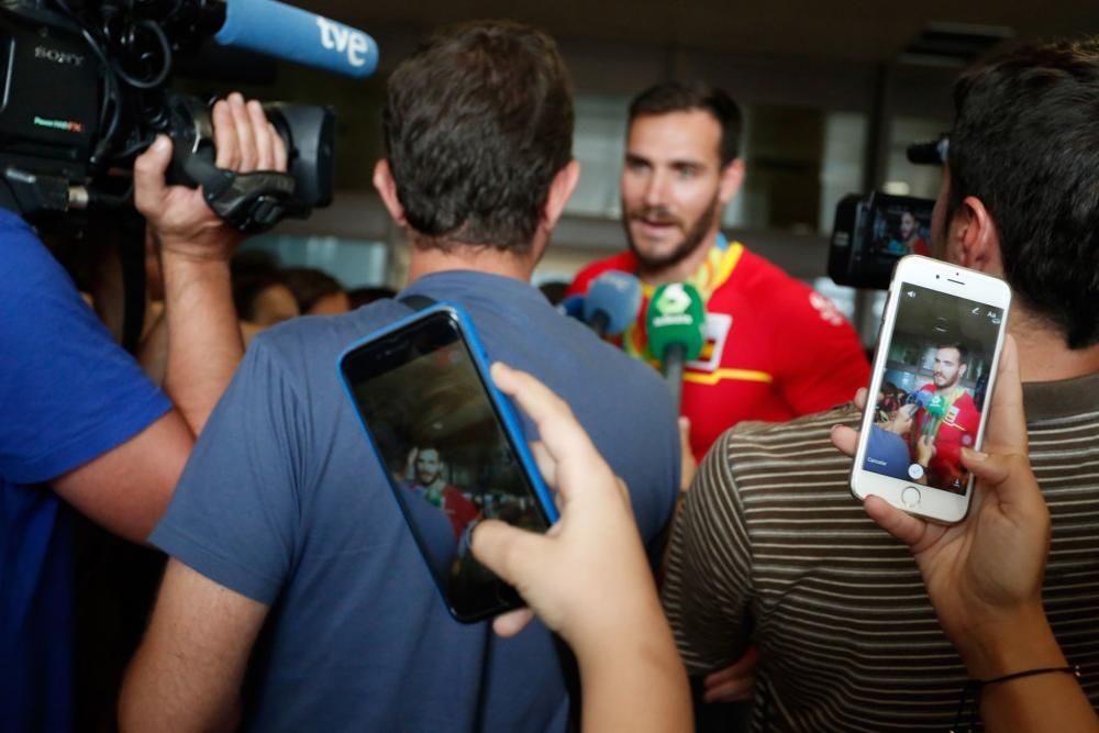 Recepción a Saúl Craviotto y a María López en el Aeropuerto de Asturias