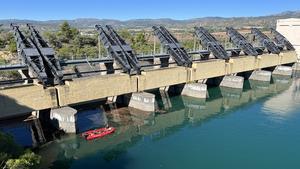 Continúa el operativo de búsqueda en el pantano de Sant Antoni para hallar al menor desaparecido