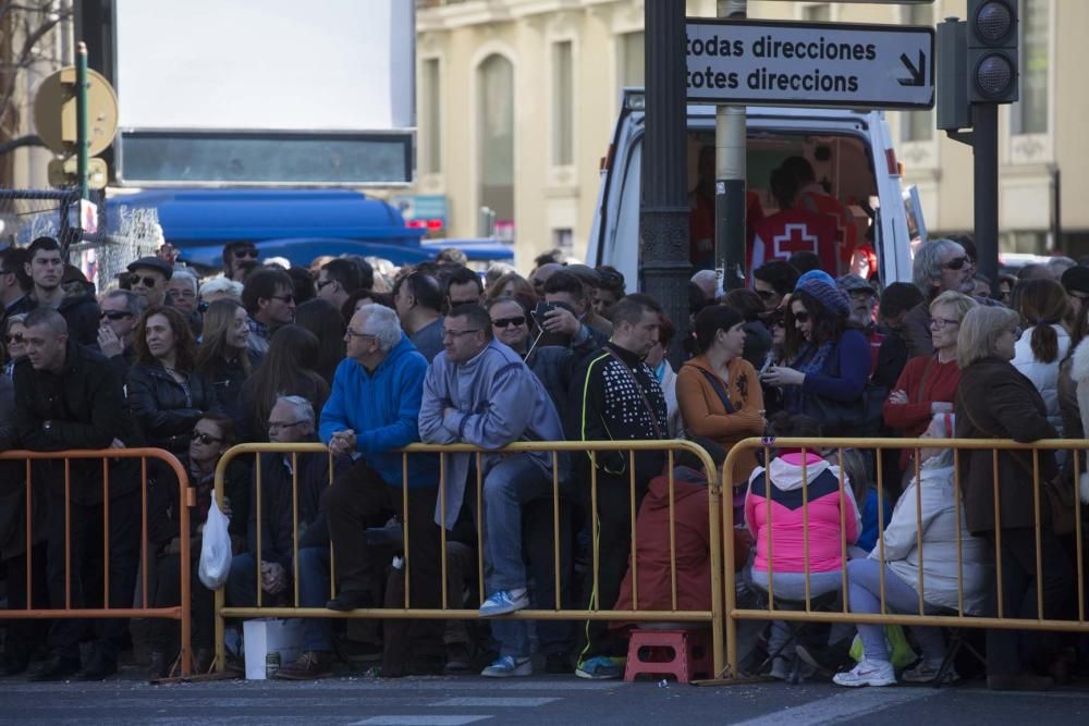 Búscate en la mascletà del 8 de marzo