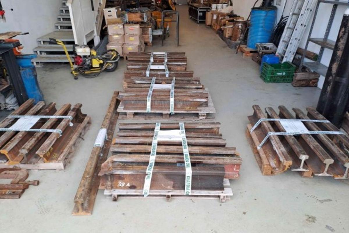 Materiales extraídos de la zona cero de Adamuz por Adif, en una fotografía de su informe.