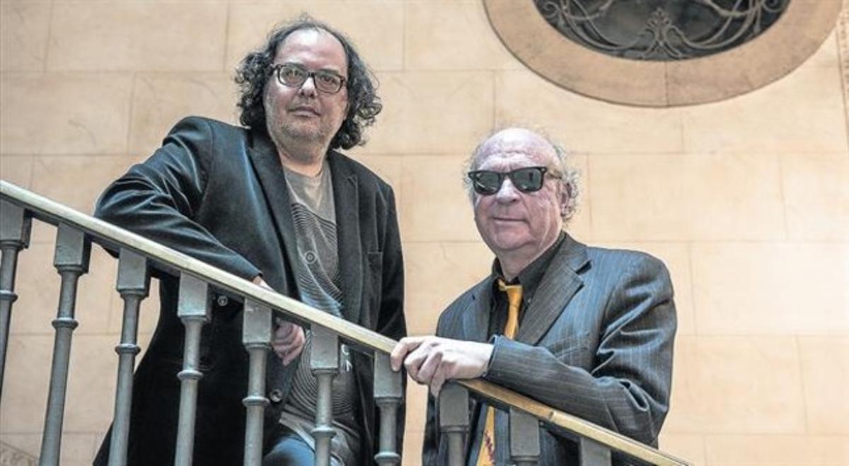 El periodista Donat Putx i el cantautor Jaume Sisa, durant la presentació d’’El comptador d’estrelles’ a l’Ateneu Barcelonès. El periodista Donat Putx i el cantautor Jaume Sisa, durant la presentació d’’El comptador d’estrelles’ a l’Ateneu Barcelonès.