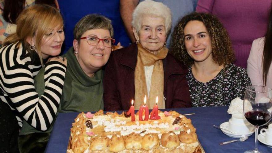 Nidia Vilas Santos, la abuela de A Estrada, cumplió 104 años en febrero.