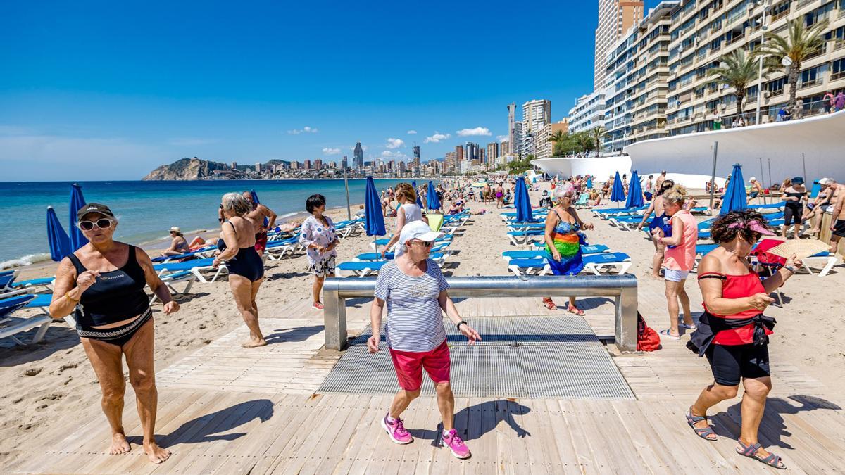 Turistas del Imserso en Benidorm