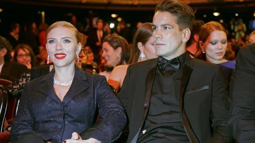 Scarlett Johansson y su pareja Romain Dauriac.