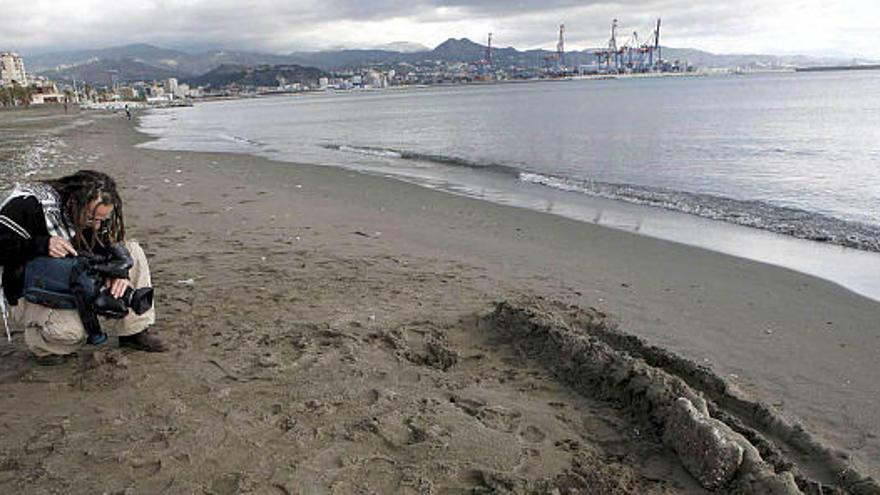 Lugar de la playa malagueña donde apareció el bebé muerto. / efe