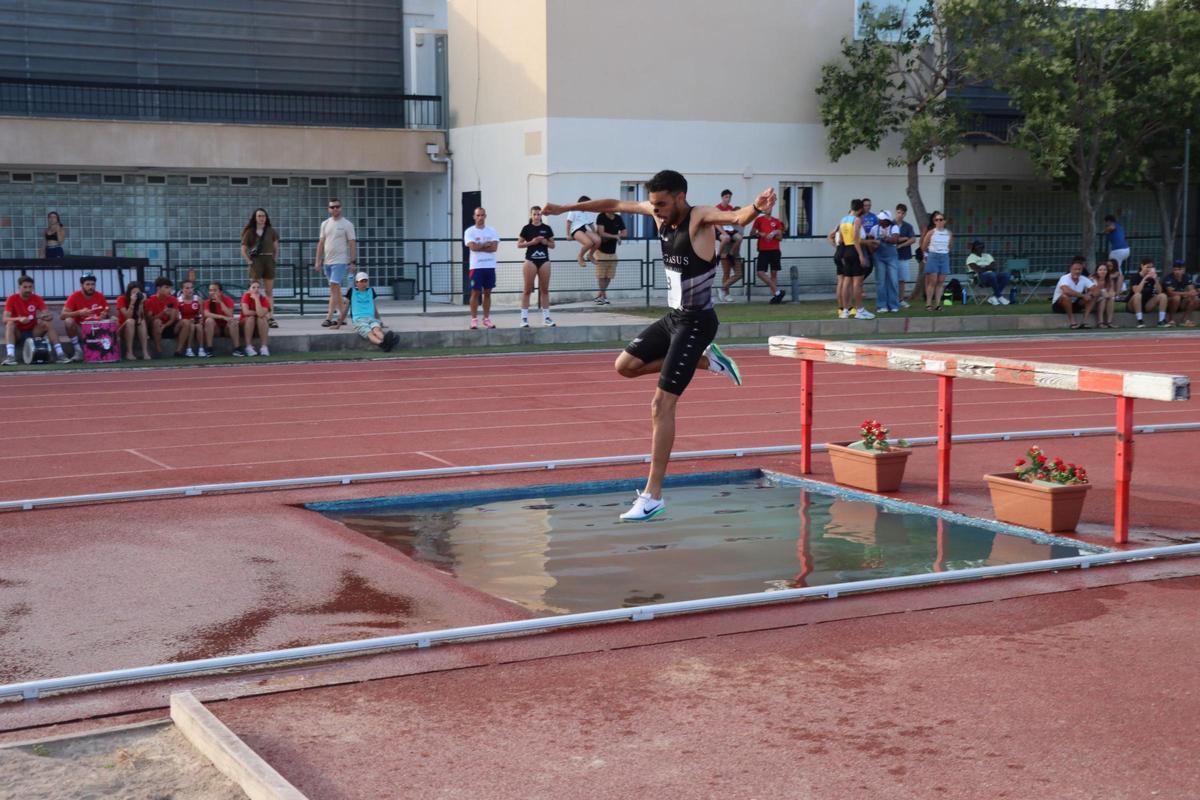 Mohamed Raissi venció en el 3.000 obstáculos