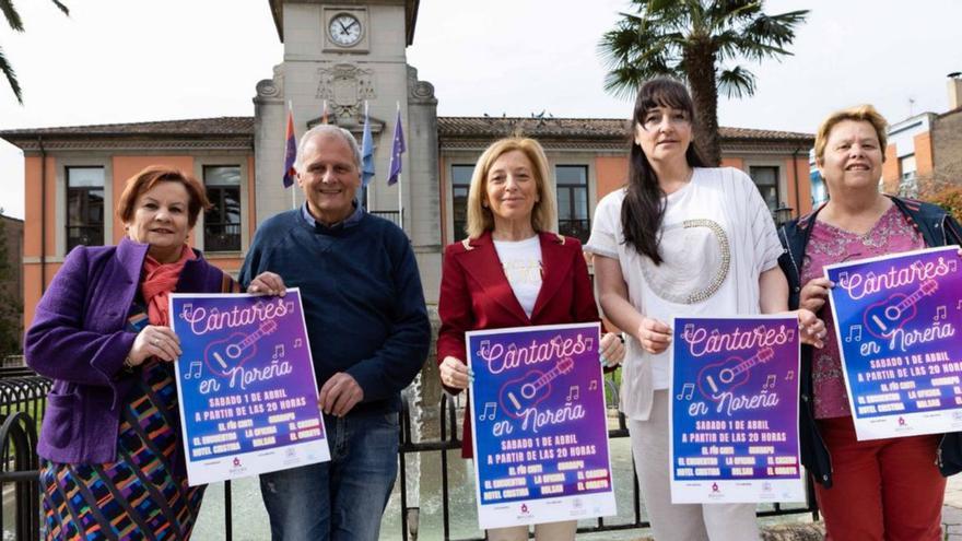 Fini Torre, Juan Fernández, Amparo Antuña, Maite Martínez y Pilar Cuesta. | A. N.