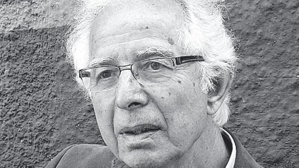 El escritor Kyriakos Jaralambidis.
