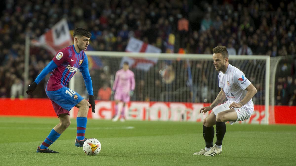 Pedri frente a Rakitic: el presente y el pasado del Barça.