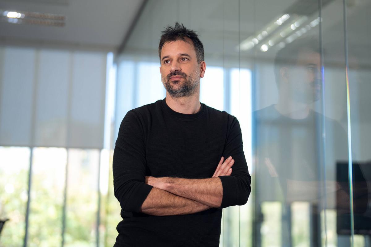 Barcelona. 16/03/2026. Cultura. Entrevista con Guillem Sánchez para hablar sobre la docuserie La fugida, veritats ocultes, una producción de El Periódico y 3Cat. FOTO de ZOWY VOETEN