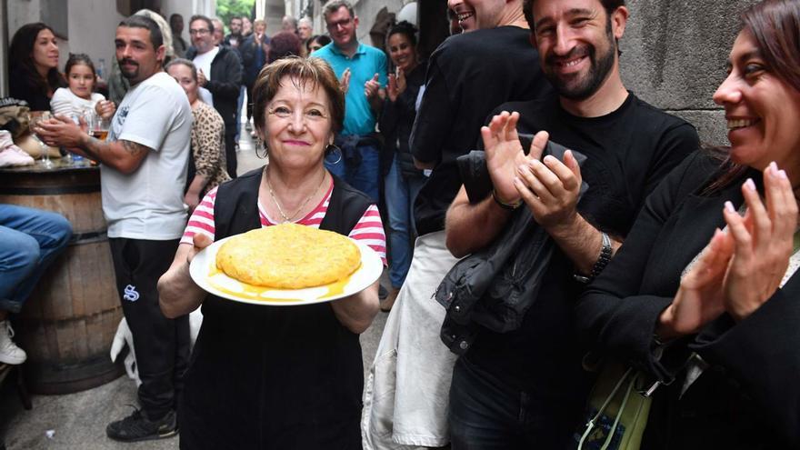 La tortilla del Bar Galicia logra el premio popular por tercera vez | VÍCTOR ECHAVE