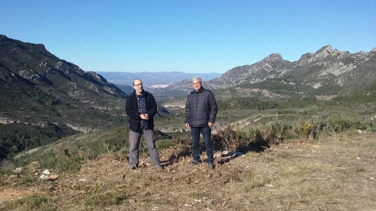 El alcalde, Diego Gómez, y el concejal de Medio Ambiente, Pep Carreres, en La Casella.