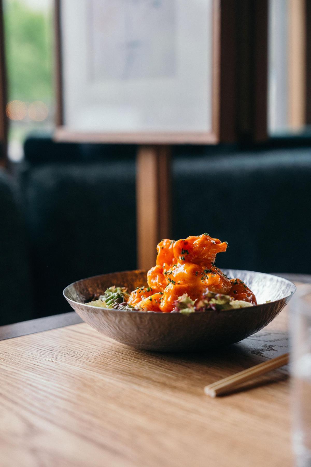 Li-Onna, el restaurante japonés con alma latina situado en el madrileño barrio de Salamanca, presenta su nuevo menú ejecutivo,