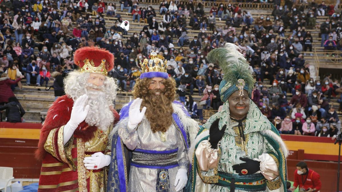 Gran expectación en Alicante para ver a los Reyes Magos