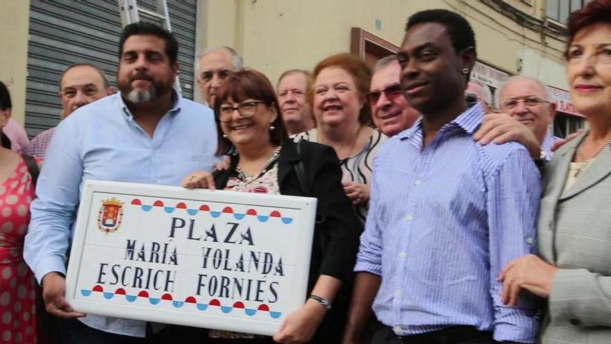 La plaza de la División Azul pasa a llamarse María Yolanda Escrich