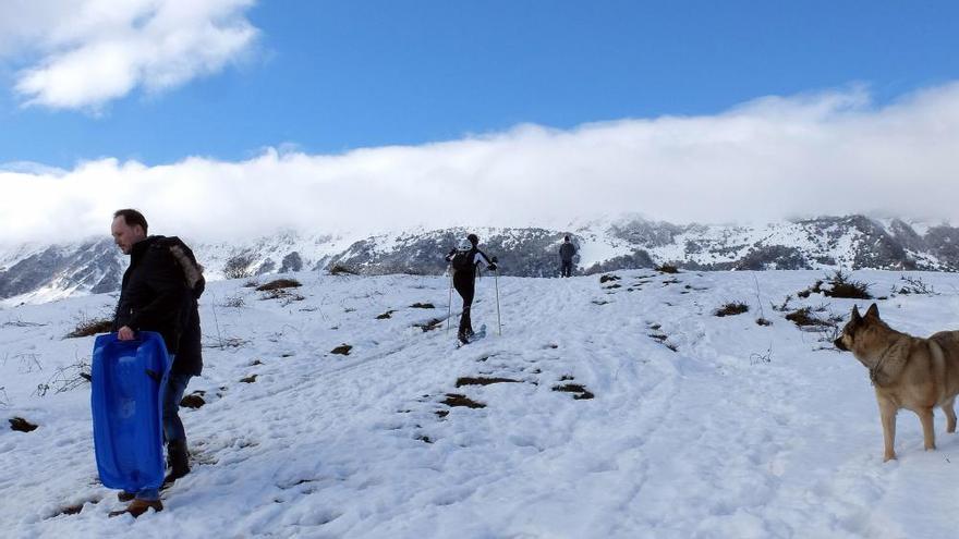 Nieve en la zona de Viapará, en Riosa