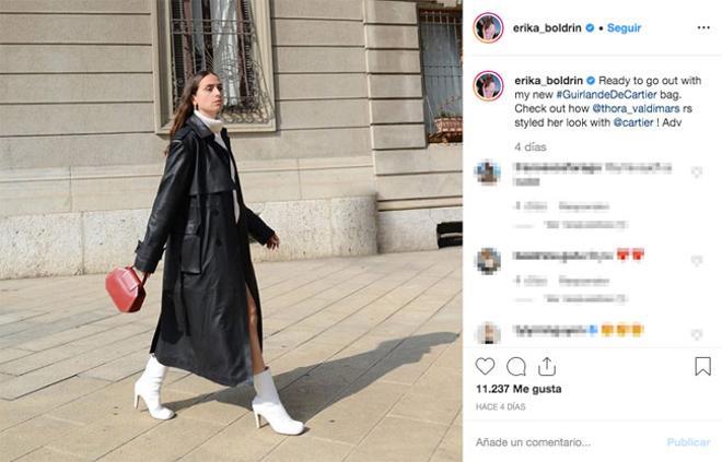 La bloguera italiana Erika Boldrin con botines de tacón de punta cuadrada