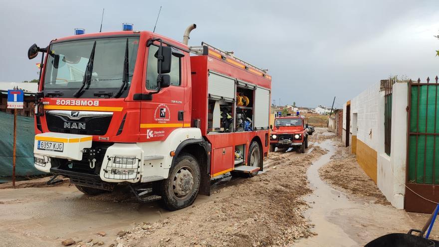 Una tromba de agua en la aldea lucentina de Las Navas deja 80 litros e inundaciones en varios puntos