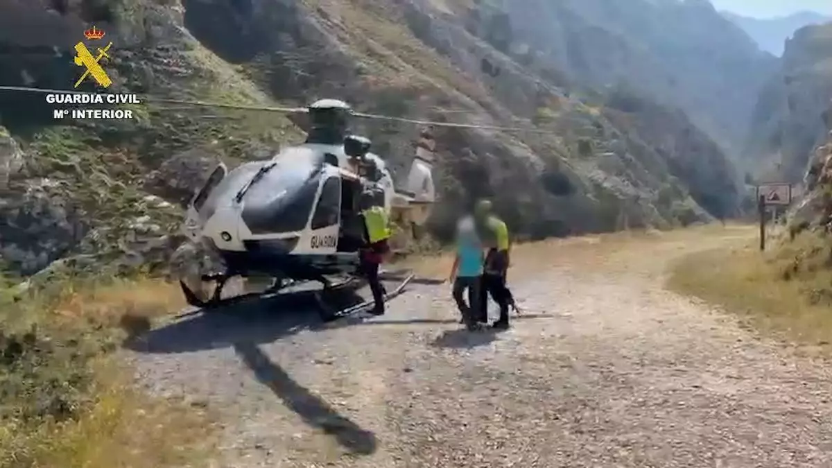 Susto en Picos de Europa: la Guardia Civil rescata a una mujer accidentada en la bajada de Bulnes a Poncebos