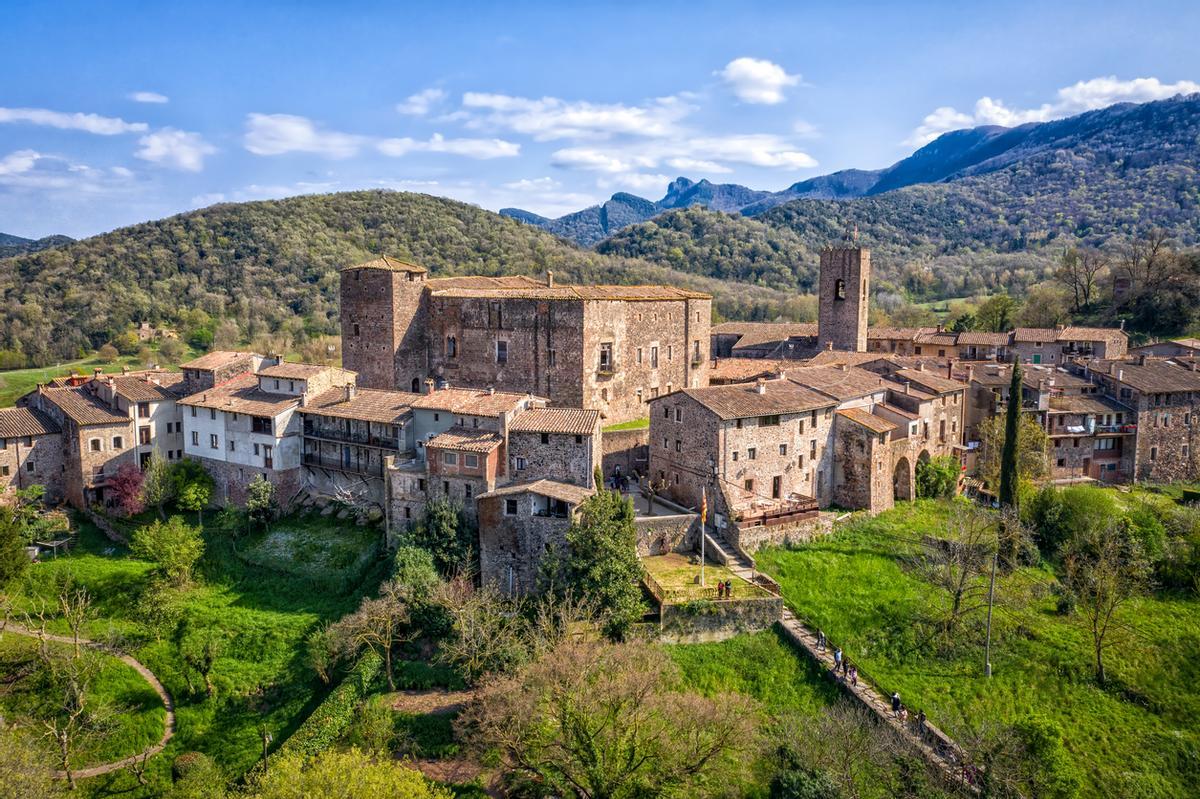 Vista de la Villa Medieval de Santa Pau, La garrotxa