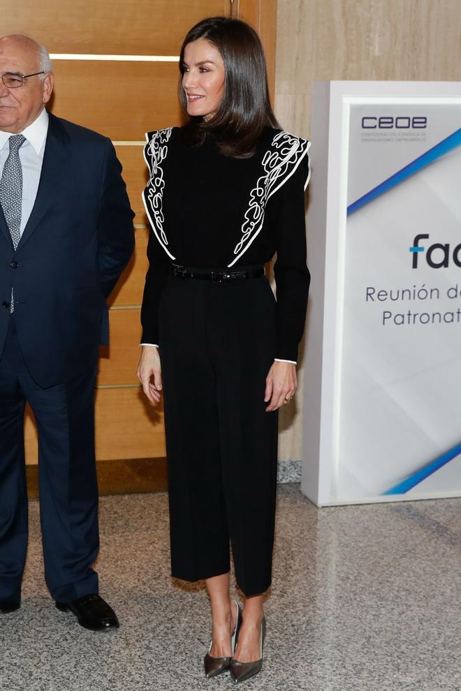 La Reina Letizia con jersey de Uterqüe y pantalón negro