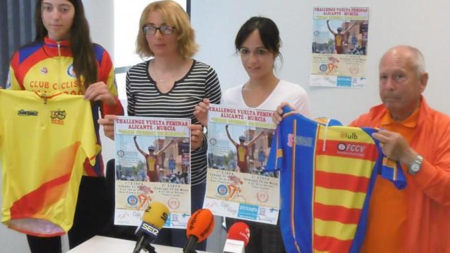 Un momento de la presentación de la carrera ciclista femenina