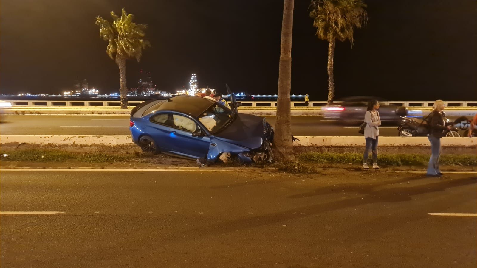 Accidente de un coche en el Avenida Marítima