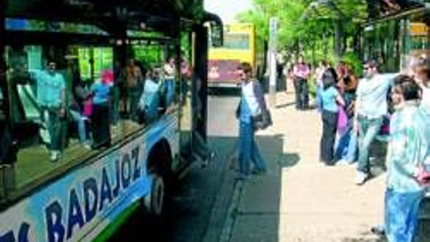 JJSS reclama una línea de autobús solo para el campus