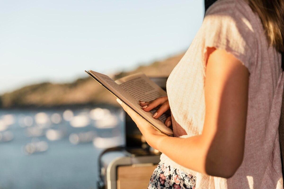 Cinco libros cortos para leer en la playa y la piscina en tus vacaciones