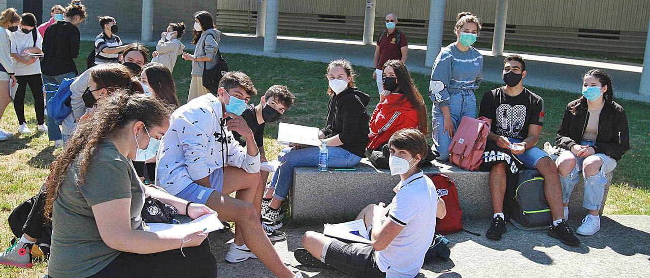 Estudiantes durante la ABAU de junio, en el campus de Ourense. |   // IÑAKI OSORIO