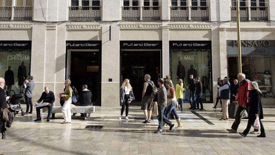 En la calle Larios se concentran numerosos comercios.