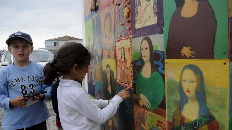 En la inauguración del mural se dieron cita gran parte de quienes contribuyeron a darle forma.