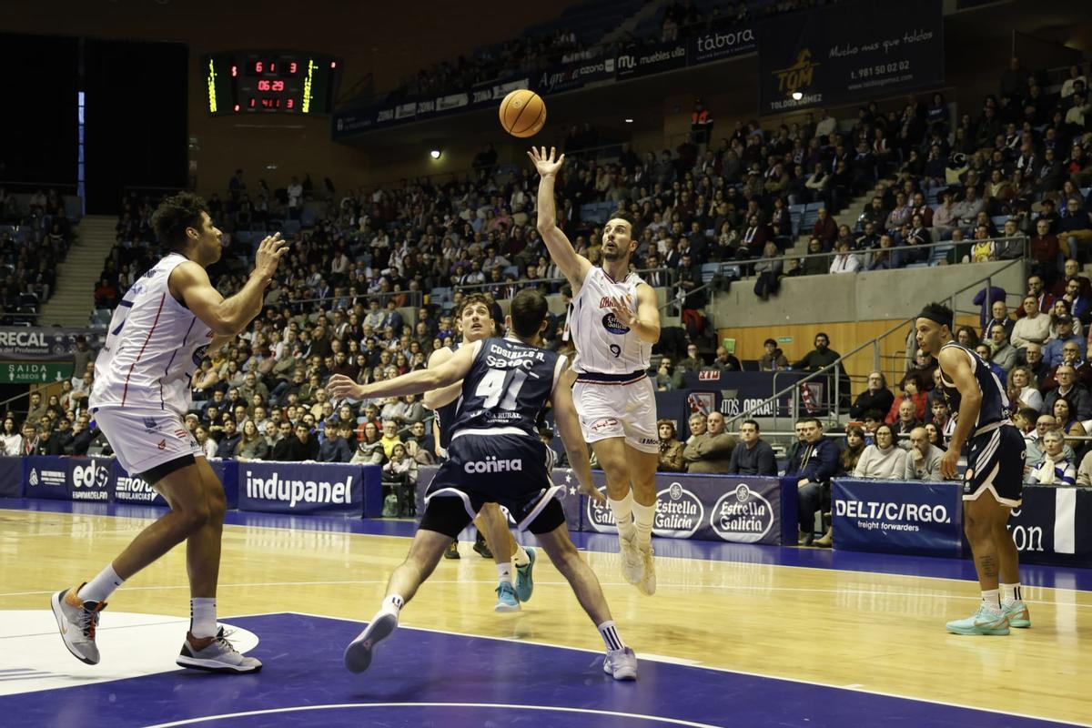 El Obradoiro triunfa dominando al Oviedo