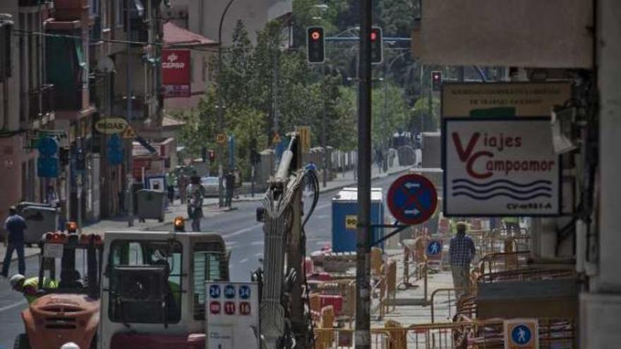 Imagen de la avenida de Alcoy, inmersa en las obras de remodelación.