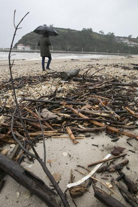 Temporal en Asturias: Las intensas lluvias dejan ríos desbordados y carreteras cortadas en el Oriente