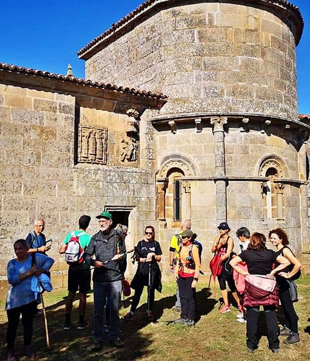 Participantes en el trazado del Camiño de Inverno entre Ponferrada y Santiago. |   // BERNABÉ