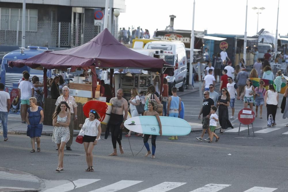 Salinas surfea en 'longboard'