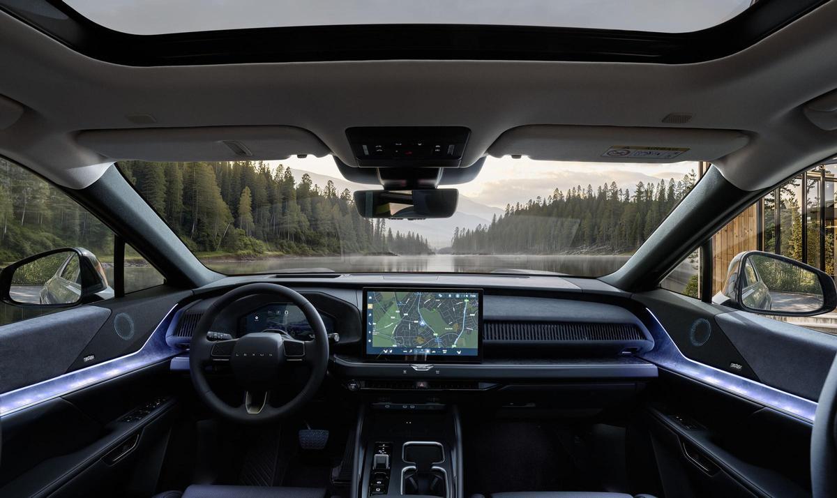 Interior del Lexus TZ