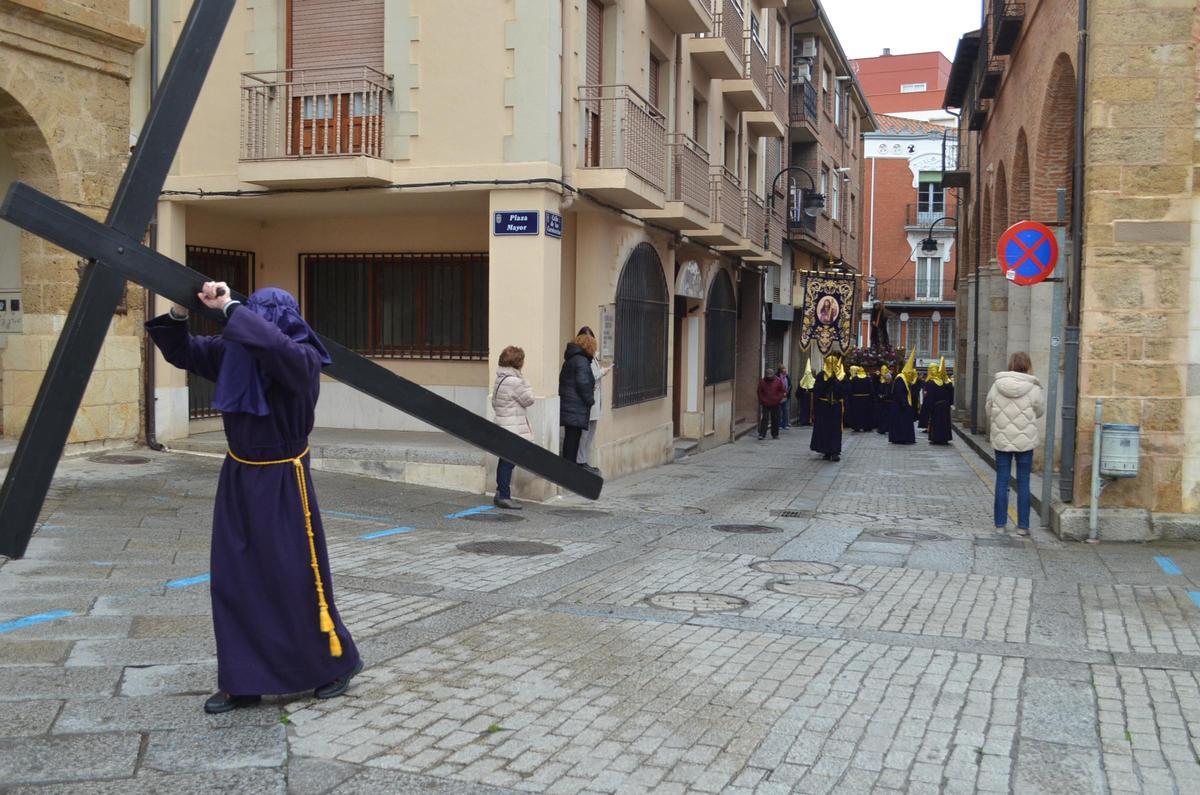 La entrada de la procesión del Nazareno en Plaza Mayor.