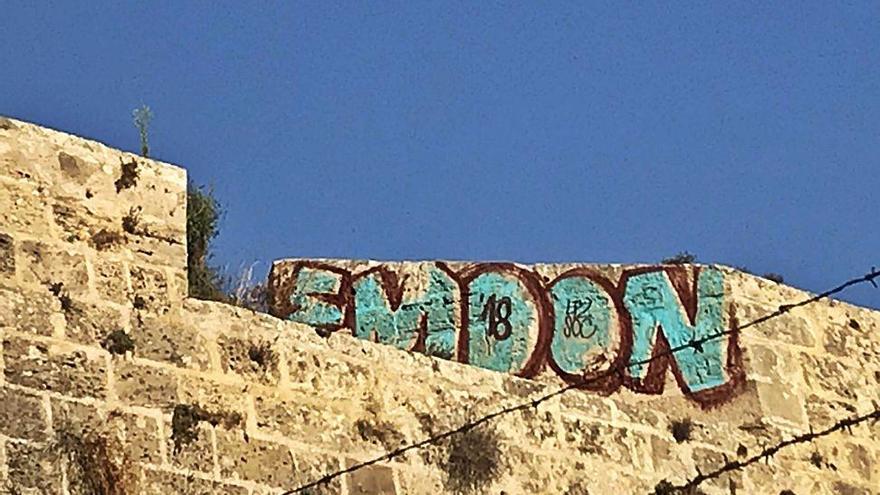 Vandalismo en la muralla