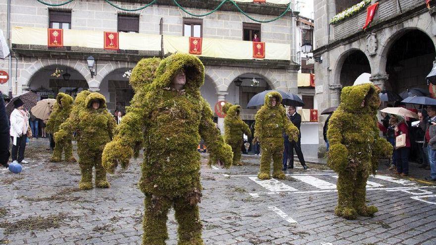 Los &quot;Hombres de Musgo&quot;, en la calles de Béjar