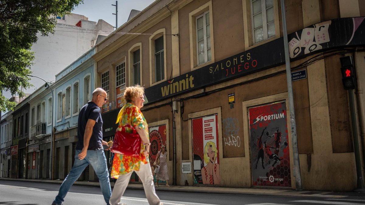 Viviendas de la Rambla de Santa Cruz cuyos propietarios quieren demoler.