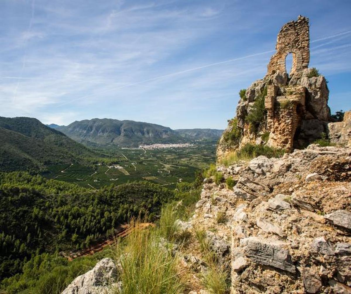 El castillo se encuentra a 240 metros de altitud.