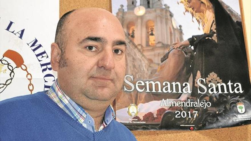 Alonso Mariñas, pregonero de la Semana Santa de Almendralejo: «Prefiero cofrades formados y con valores en torno a una vida cristiana»