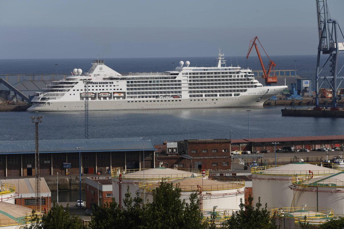El crucero "Siver Down", atracado en los muelles de La Osa el pasado 28 de octubre.