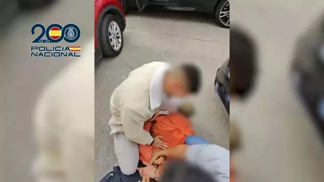 Momento de la detención de un fugitivo en Alicante por parte de la Policía Nacional