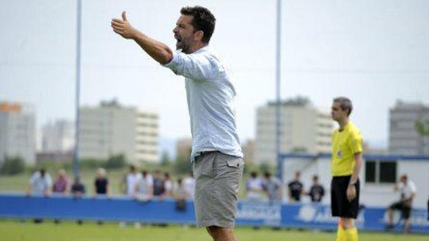 García Sanjuán dirigiendo al Formentera en la eliminatoria de campeones frente al Alavés B.