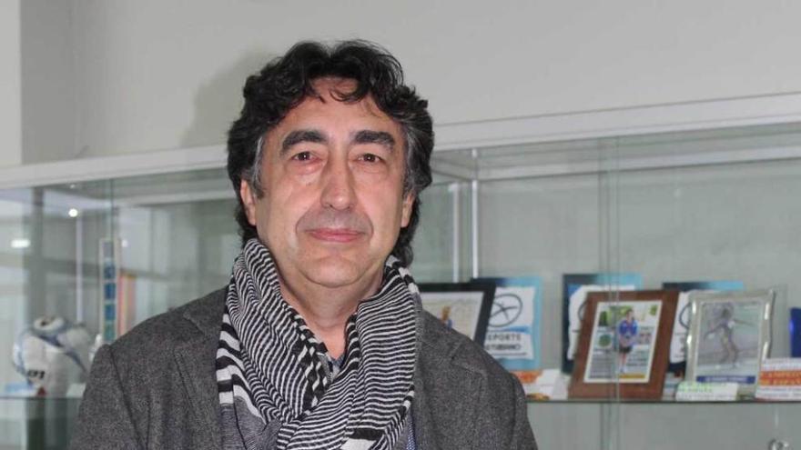 Emilio García, en el instituto veigueño.