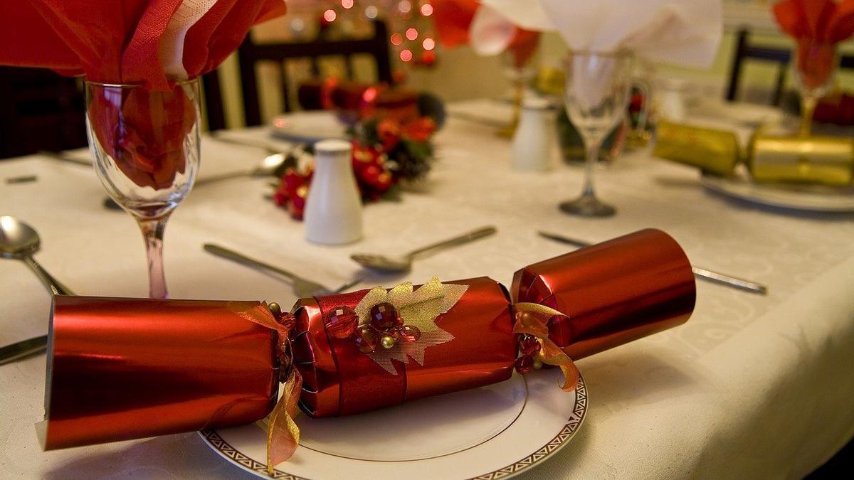 Recommendations for a safe Christmas Eve dinner and Christmas meal. Recommendations for a safe Christmas Eve dinner and Christmas meal.