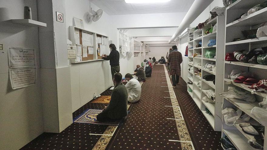 Ramadám: Rezo antes del toque de queda
